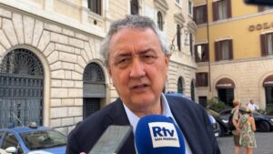 Forza Italia, lascia anche il capogruppo alla Camera