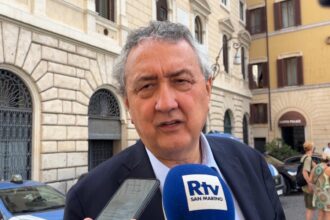 Forza Italia, lascia anche il capogruppo alla Camera