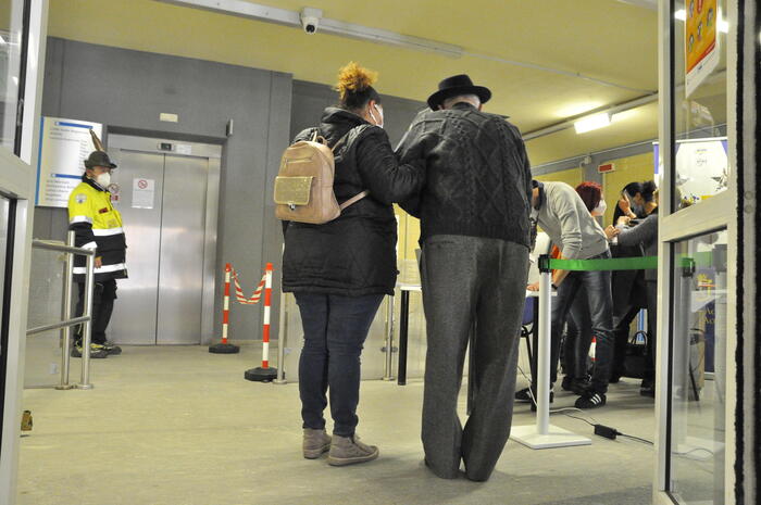 San Marino, è “caro badanti”: stipendi fino al 40% più alti, anziani costretti a farsi aiutare dai figli