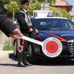 Litiga con l’autista del bus, prende le chiavi e le getta fuori: denunciato