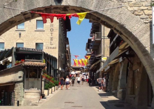 San Marino. Cronaca. Lite al P6. ”Il posto è mio” ed una rumena di 50 anni colpisce un sammarinese quarantenne