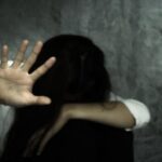 Insulti e maltrattamenti alla compagna incinta per farla abortire, 50enne verso il processo