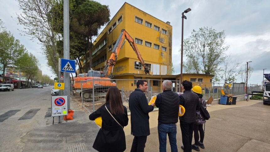 Rimini: cominciata la demolizione dell’ex colonia Enel