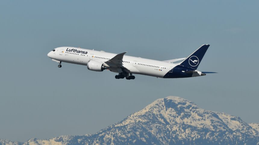 Lufthansa riduce i voli estivi: cancellate 20mila tratte 22 aprile 2026 Il caro carburante causato dalla guerra in Medio Oriente ridisegna il trasporto aereo. Attesa per il piano UE per correre ai ripari