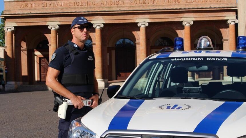 Finge identità romena e scappa anche in manette: arrestato a Rimini