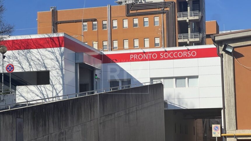 Tuffo in acqua bassa a Rimini, grave un 18enne