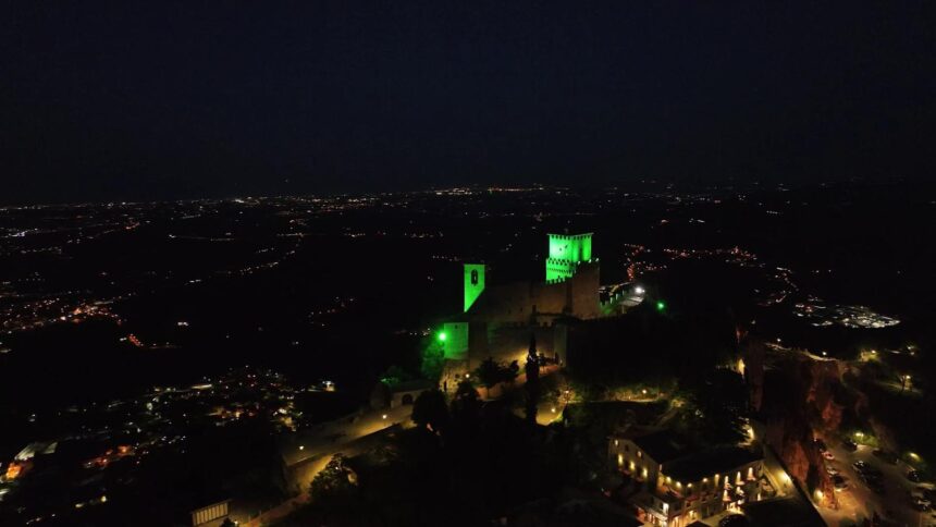 L’impegno di San Marino per il pianeta: le Tre Torri si tingono di verde nella Giornata mondiale della Terra