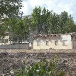 L’ex Colonia non c’è più. Demolizione quasi ultimata, poi la piazza sul mare