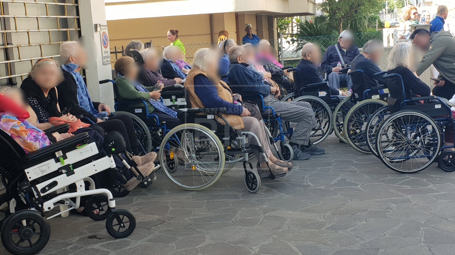 Principio d’incendio in una casa residenza anziani a Miramare: evacuata la struttura [FOTO]