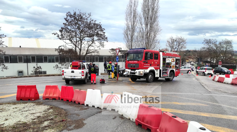 San Marino – Donna resta incastrata tra un autocarro e una ringhiera. Deve intervenire l’Antincendio per liberarla