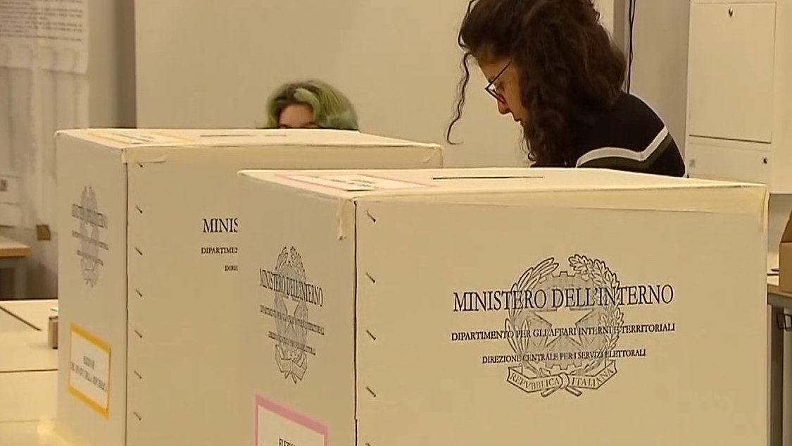 Amministrative, affluenza in calo in tutta Italia: urne aperte fino alle 15