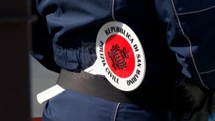 Ubriaco e senza documenti in centro storico, chiedeva denaro e disturbava i passanti: denunciato e allontanato