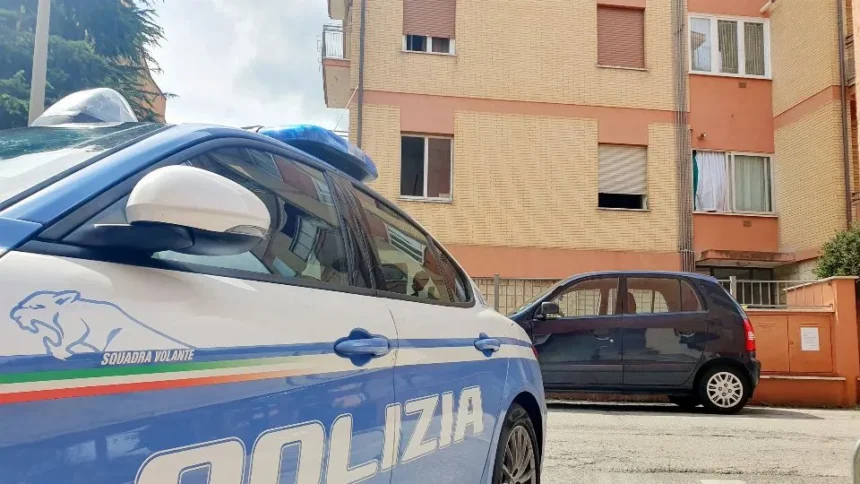 Rimini, tenta di rubare una borsa, fugge in moto e investe un agente: arrestato
