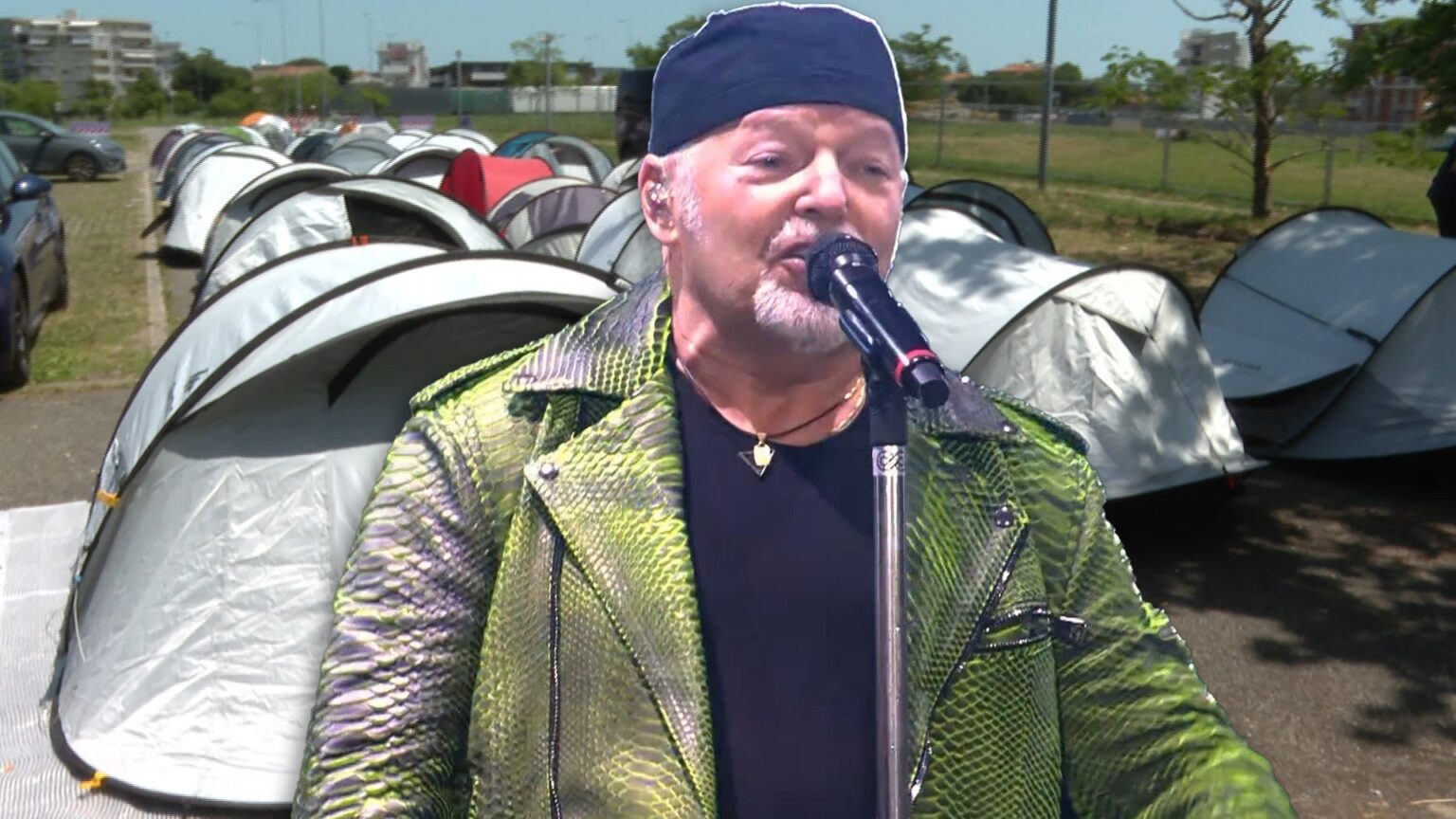 Rimini, sale la febbre da Vasco Rossi: doppio concerto nel weekend, fan in fila con le tende