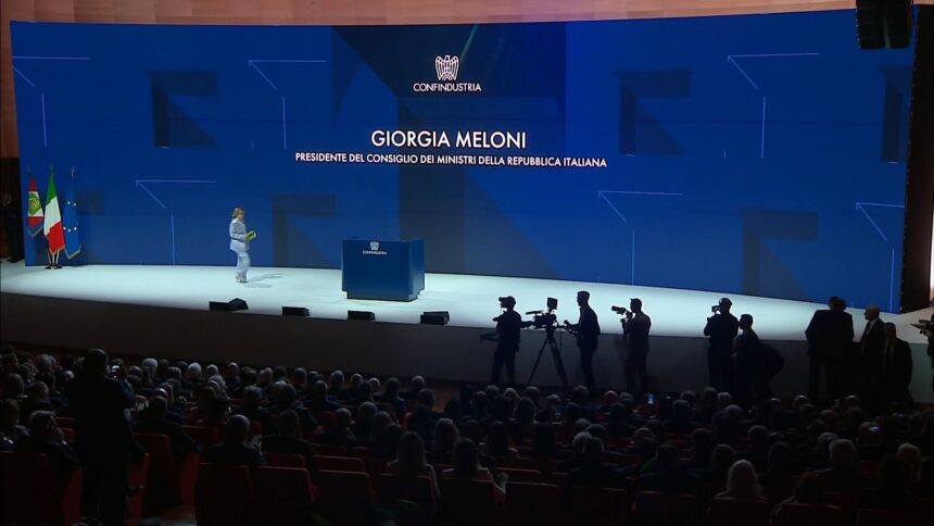 Confindustria al governo: “Scelte coraggiose, o perderemo milioni di posti di lavoro” 26 maggio 2026 Delmastro ascoltato in commissione Antimafia: “Andai al ristorante di Caroccia perché era carino”