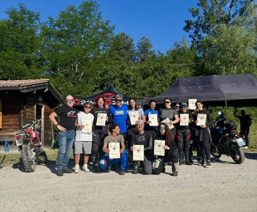 Mercatino Conca e San Marino, successo per Pink Offroad 2026 con il campione “biancazzurro”: 14 motocicliste a lezione con Zanotti e Urbinati