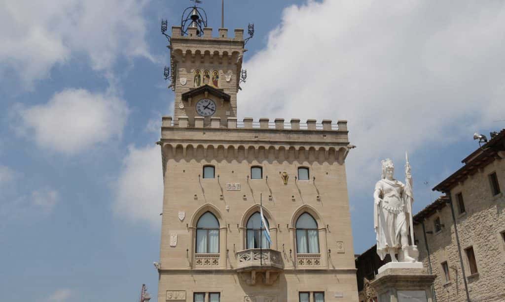 San Marino. I costi della democrazia sul Titano: nel 2025 oltre 1,5 milioni di euro elargiti ai partiti. PDCS il più ricco, AR e Rete i più “poveri”