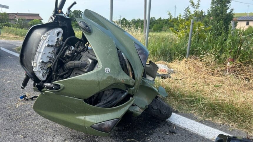 Violento incidente sulla Trasversale Marecchia: scooter contro furgone, due giovani feriti
