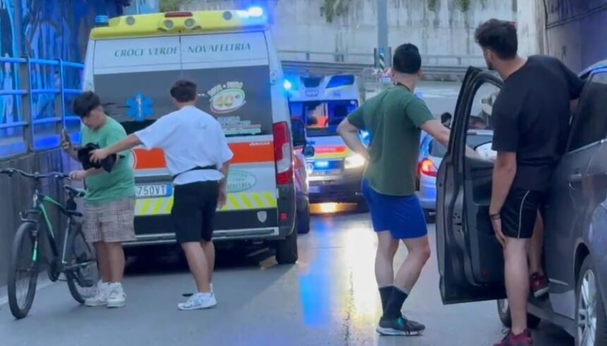 Ciclisti cadono nel sottopasso di via Iolanda Capelli