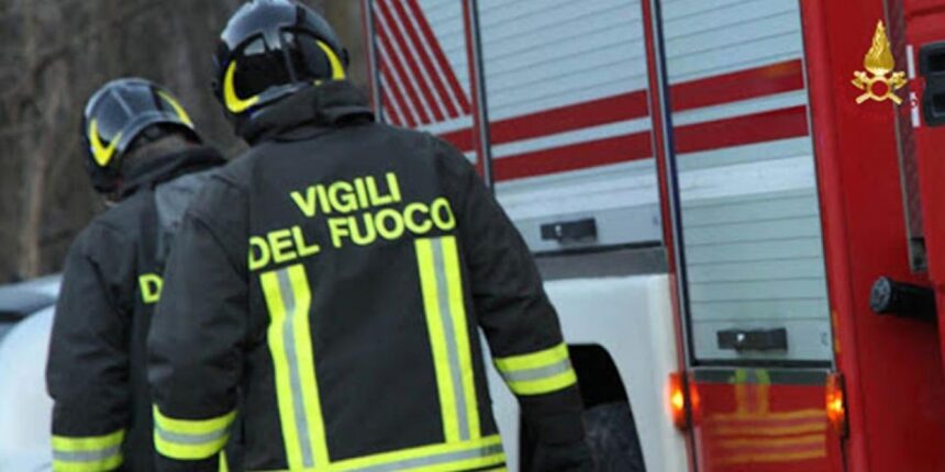 Poggio Torriana: incendio colpisce un container e un furgone