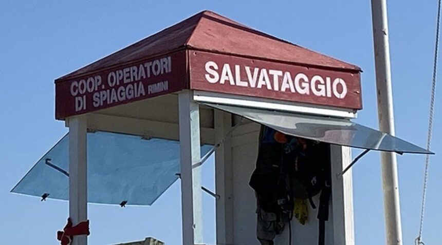 Bellaria, momenti di panico in acqua: sei anziani rischiano di annegare