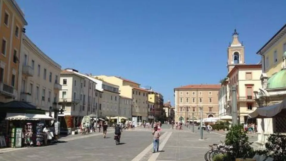 Parapiglia inscenati per fare razzia sui tavoli. Due arresti per furti nei bar