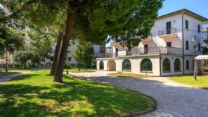 Villa Mussolini resta del Comune: Fondazione Carim rifiuta nuova offerta 30 aprile 2026 Per i proprietari le obiezioni dei piemontesi della società David2 non modificano l’assegnazione