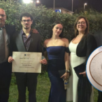 Il talento sammarinese conquista Cervia: Davide Bruno premiato al Concorso Europeo Enogastronomico 27 maggio 2026 Studente dell’Istituto Alberghiero “Malatesta” di Rimini, ha conquistato il Premio Speciale “Miglior Tecnica di Esecuzione” nella categoria cucina grazie al piatto “Primavere romagnole”