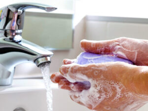 Igiene delle mani: un’azione che protegge e salva le vite