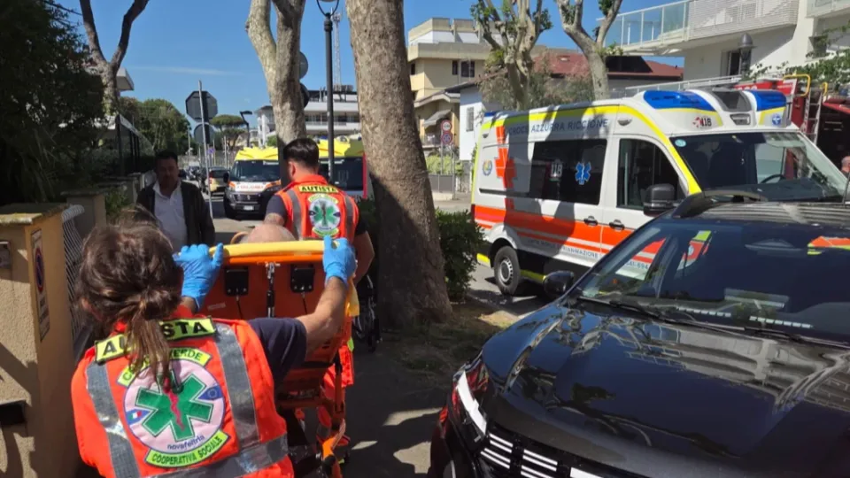 Fumo nella struttura per anziani, evacuato il piano terra. Accertamenti in corso