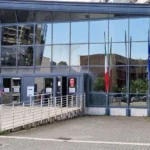 La cognata lo accusa di averla picchiata e ricattata, lui viene assolto