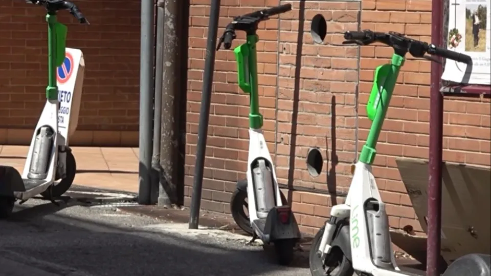 Nuove norme sui monopattini elettrici, prime sanzioni a Rimini