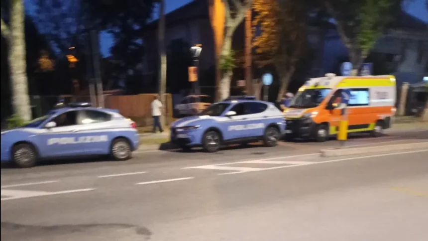 Anziano seduto in mezzo alla strada rischia di essere investito. Soccorso