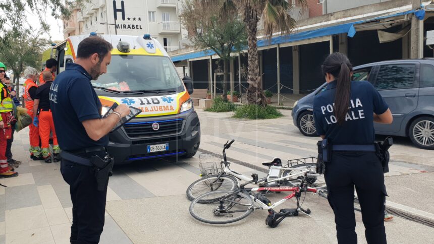Scontro tra due ciclisti sul lungomare di Viserba: uno è grave [FOTOGALLERY]