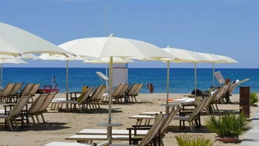I rincari arrivano anche in spiaggia ma a Rimini un po’ di meno