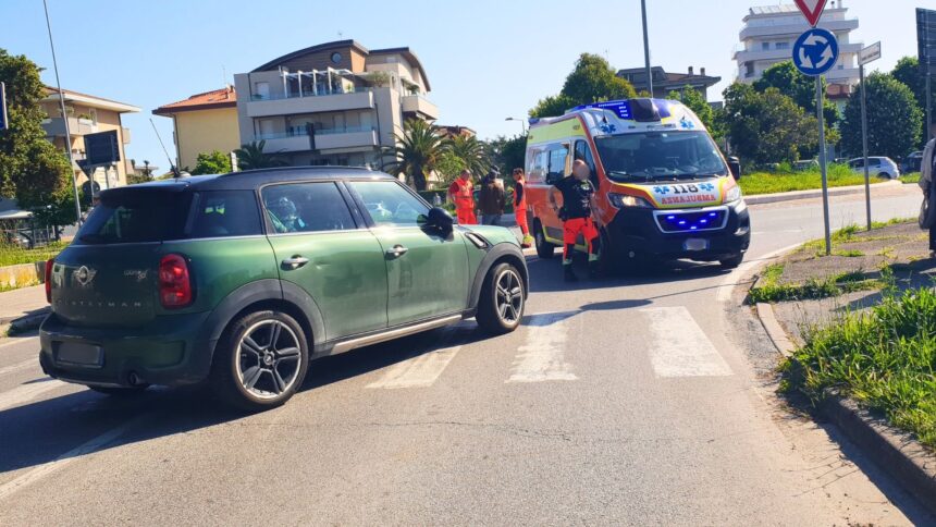 Donne investita sulle striscie in Via Rosmini