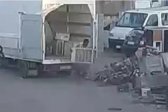Rifiuti illeciti in un rimessaggio di veicoli. indagine anche con i droni