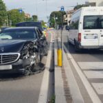 Rivazzurra, auto contromano provoca uno scontro frontale [FOTO]