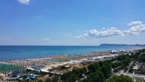 Bandiera Blu 2026, l’Adriatico sorride: Rimini torna premiata dopo 15 anni, conferme nel Pesarese