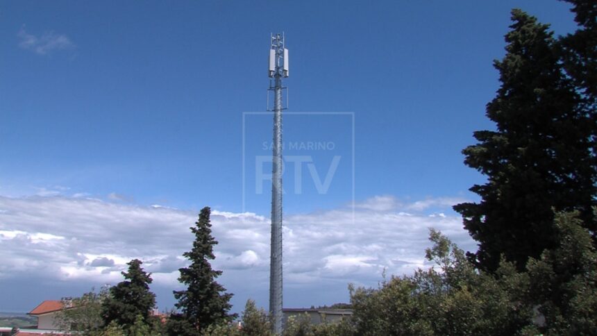 Accesa l’antenna per la telefonia mobile a Domagnano