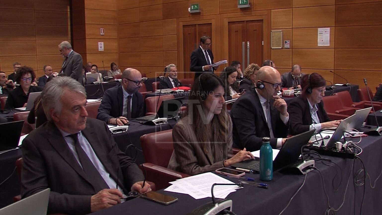 Relazione Antimafia: apprezzamento bipartisan in Consiglio ma odg separati
