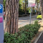 A Riccione la truffa dei falsi Qr code sui parcometri