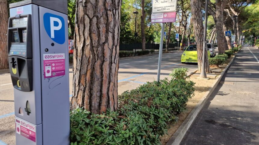A Riccione la truffa dei falsi Qr code sui parcometri