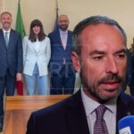 Segretario Lonfernini incontra Ministra Bernini, si rafforza la collaborazione 15 maggio 2026 Il Segretario per l’Istruzione, Cultura e Università Teodoro Lonfernini ha incontrato il Ministro dell’Università e della Ricerca Anna Maria Bernini. Focus su mobilità, Erasmus+, terza missione. Plauso per l’accoglienza degli studenti da Gaza