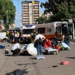 Auto piomba su pedoni a Modena: 7 i feriti, accoltellato un passante