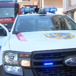 Rimane incastrata tra un autocarro e una ringhiera: interviene la Polizia Civile per liberarla, ferita una 68enne