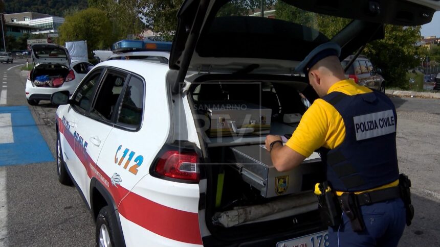 Vende cosmetici irregolari, interviene la Polizia Civile