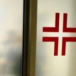 Incidente a Ponte Verucchio. Ciclista travolto in rotonda, traffico in tilt sulla Marecchiese