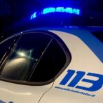 Rimini, tenta uno scippo e travolge un agente durante la fuga: arrestato