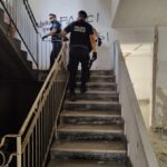 Sgomberato edificio comunale a Rimini: immigrato clandestino denunciato. Blitz della Polizia Locale, oltre cento identificati tra degrado e stupefacenti